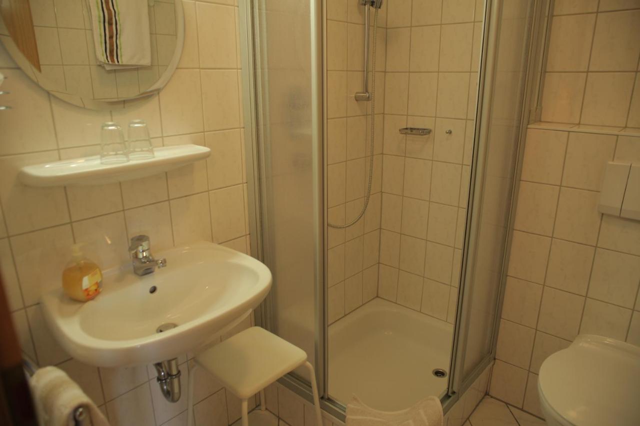 Landhotel Gasthof Zur Post Langewiese الغرفة الصورة