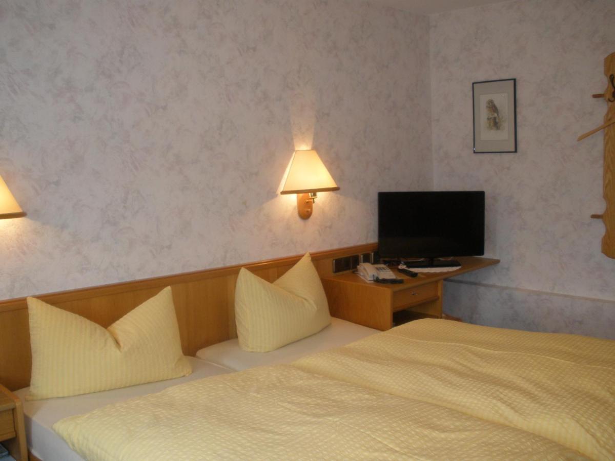 Landhotel Gasthof Zur Post Langewiese الغرفة الصورة