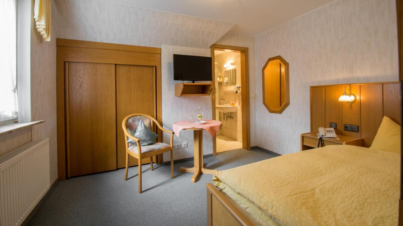 Landhotel Gasthof Zur Post Langewiese الغرفة الصورة